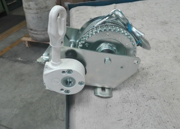 Cabrestante Manual remolque con gear motor Cod. 550.180.00 P GEAR MOTOR