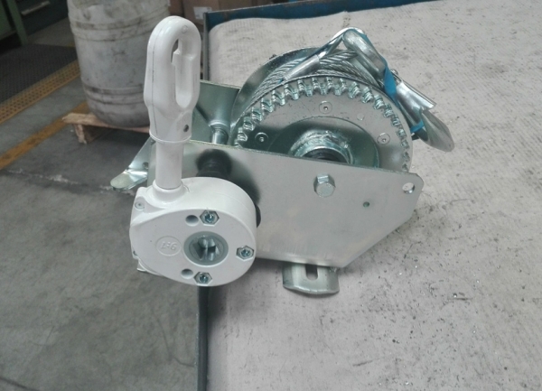 Cabrestante Manual remolque con gear motor